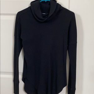 ARITZIA TNA TURTLE NECK LONG SLEEVE